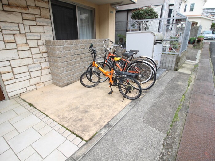 物件外観写真6　(駐輪場)