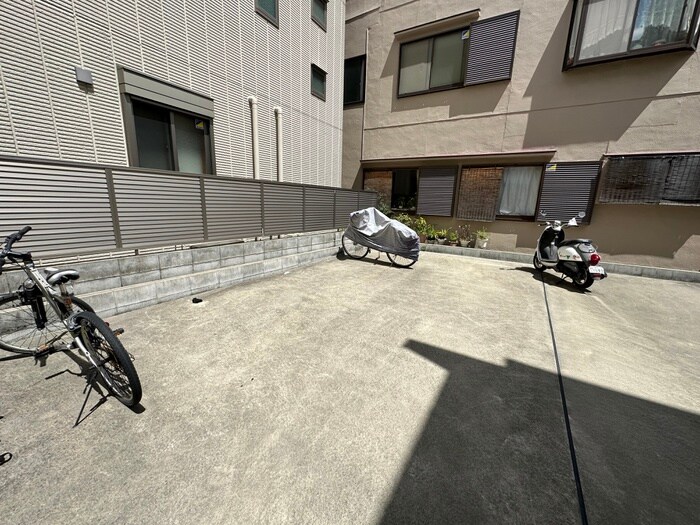 物件外観写真3　(駐輪場)