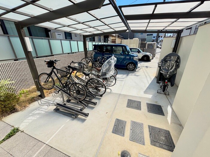 物件外観写真3　(駐輪場)