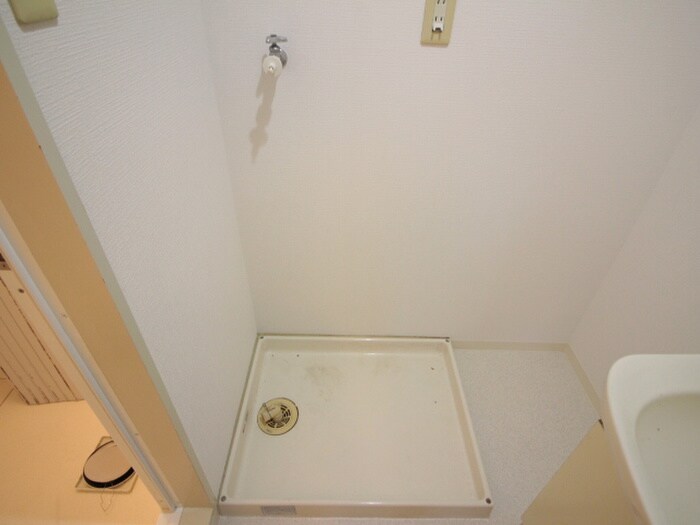 物件内観写真9　(洗濯機置場)