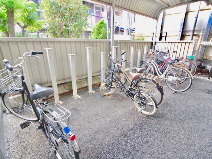 物件外観写真4　(駐輪場)