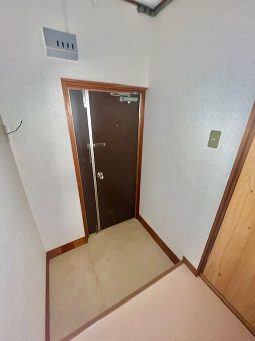 物件内観写真7　(玄関)