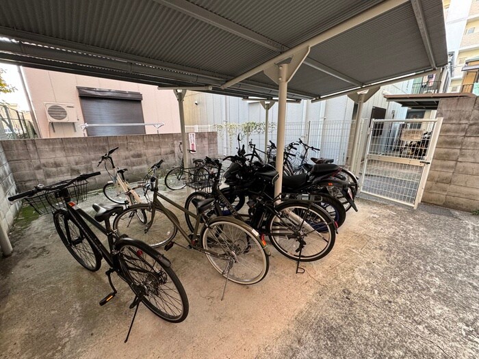 物件外観写真4　(駐輪場)