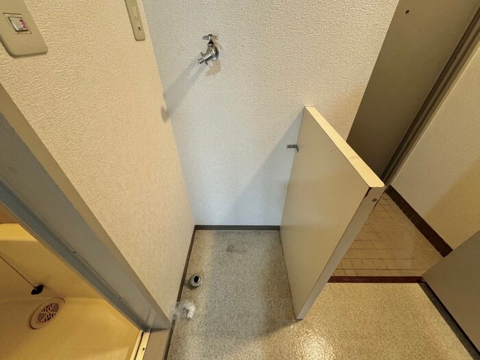 物件内観写真18　(洗濯機置場)