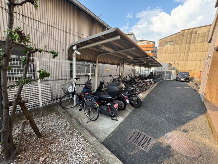 物件外観写真2　(駐輪場)