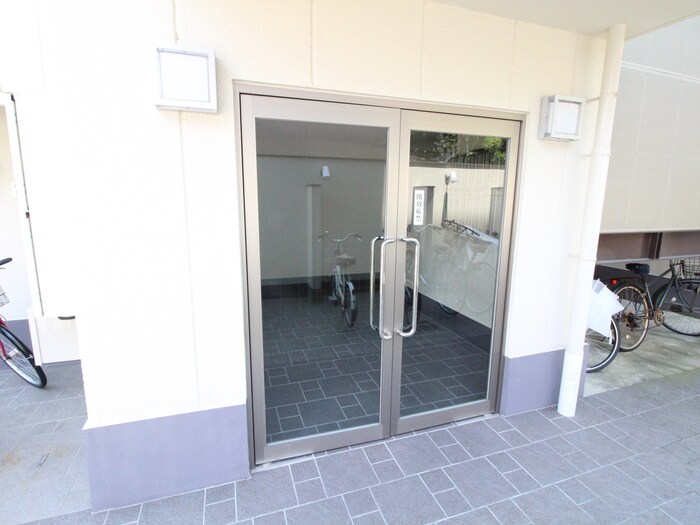 物件外観写真3　(エントランス部分)