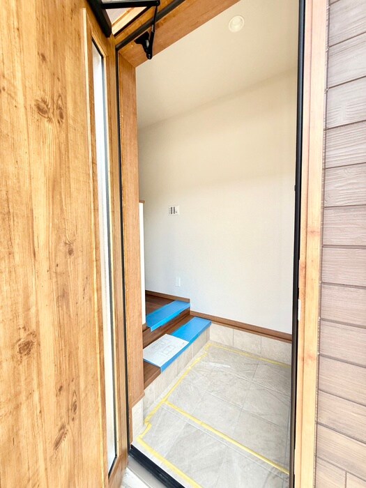 物件内観写真6　(玄関)