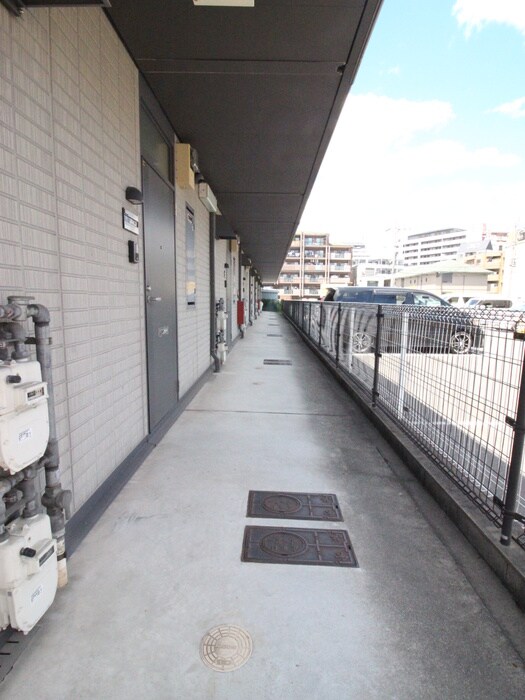 物件外観写真2　(エントランス部分)