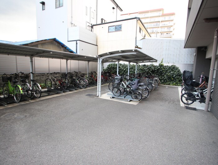物件外観写真3　(駐輪場)