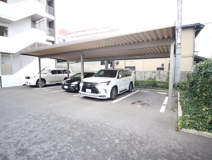 物件外観写真5　(駐車場)