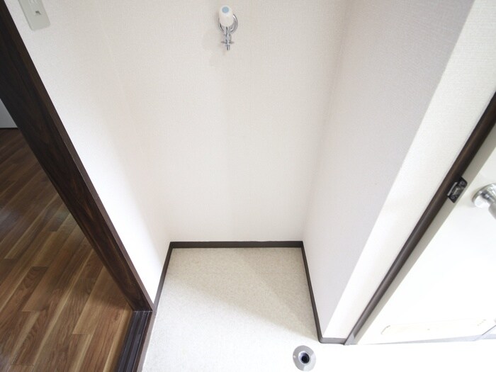 物件内観写真9　(洗濯機置場)