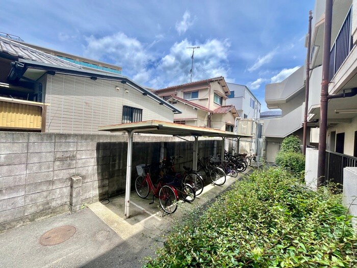 物件外観写真4　(駐輪場)