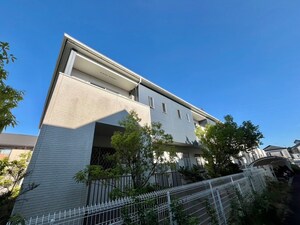 ペルル寺門外観写真