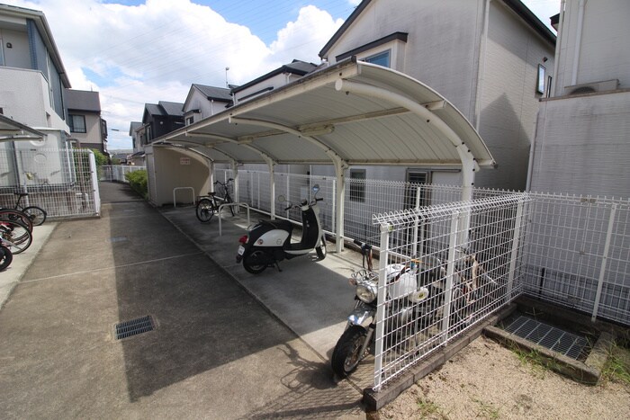 物件外観写真2　(駐輪場)