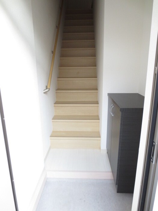 物件内観写真13　(玄関)