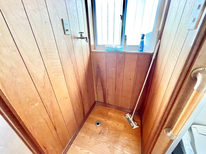 物件内観写真10　(洗濯機置場)