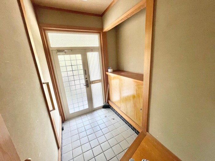 物件内観写真11　(玄関)