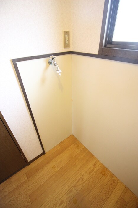 物件内観写真9　(洗濯機置場)