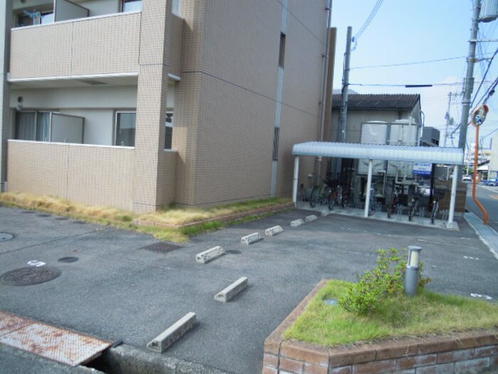 物件外観写真5　(駐車場)