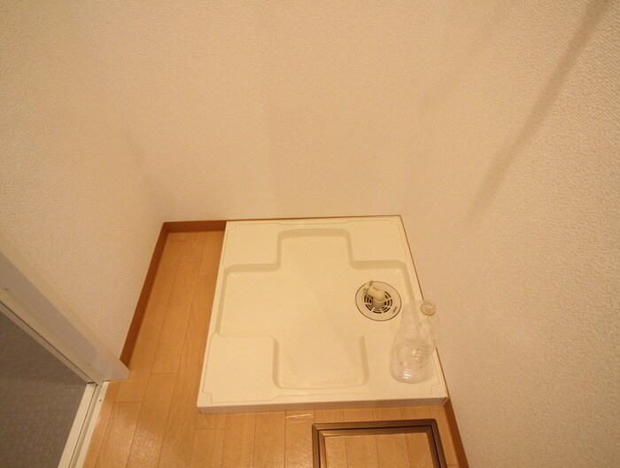 物件内観写真14　(洗濯機置場)