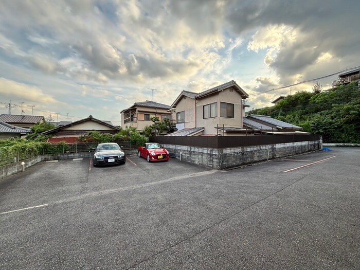 物件外観写真3　(駐車場)