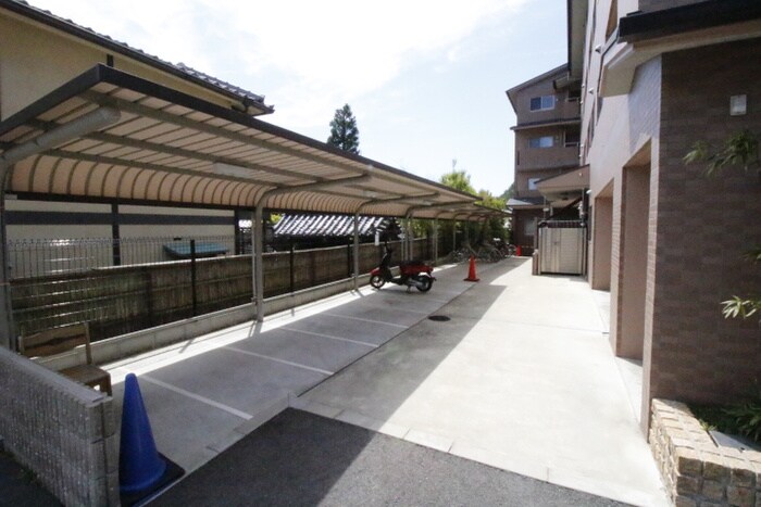 物件外観写真3　(駐輪場)