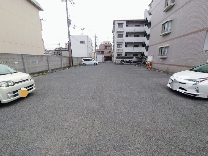 物件外観写真4　(駐車場)