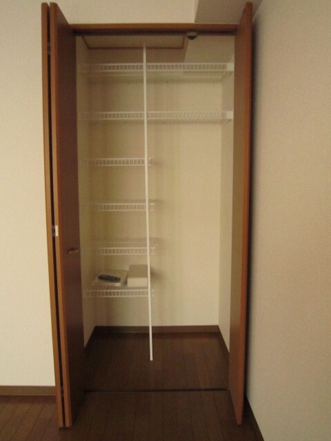 物件内観写真10　(収納)