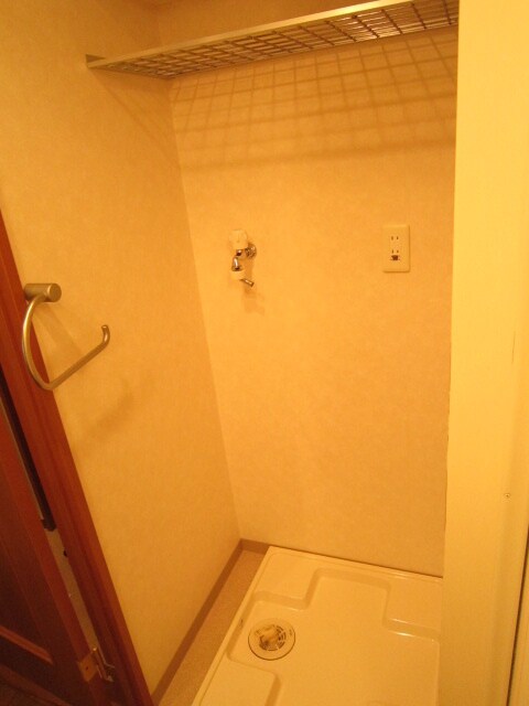 物件内観写真12　(洗濯機置場)