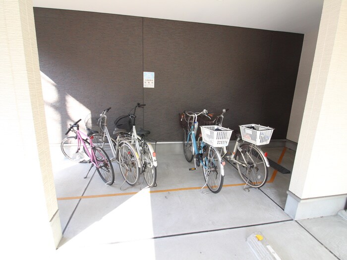 物件外観写真6　(駐車場)