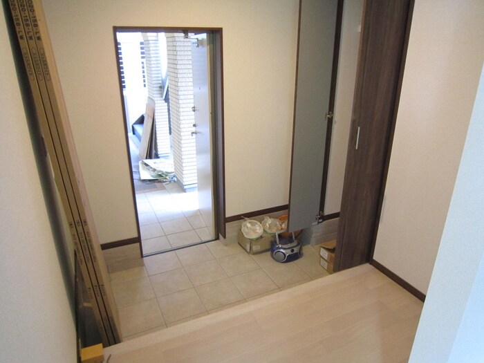 物件内観写真16　(玄関)