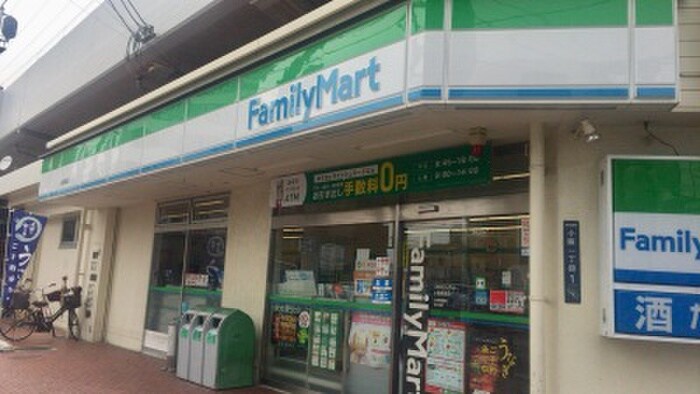 ファミリーマート小阪駅前店