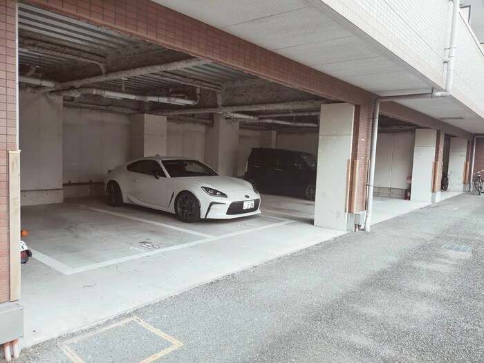 物件外観写真5　(駐車場)