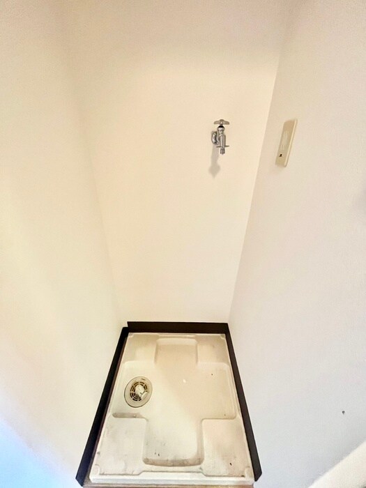 物件内観写真16　(洗濯機置場)