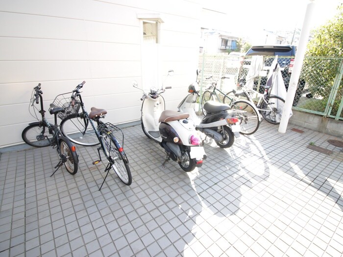 物件外観写真2　(駐輪場)