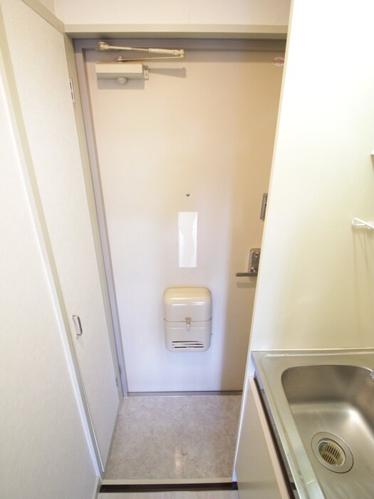 物件内観写真13　(玄関)