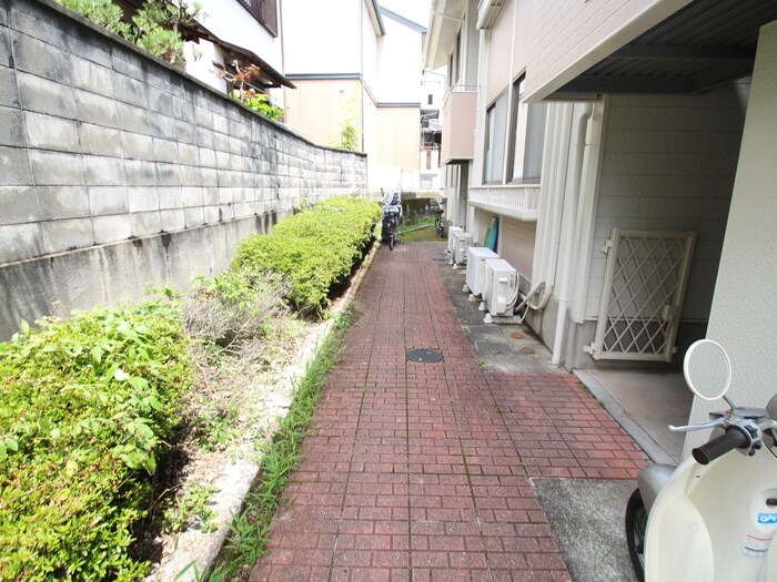 物件外観写真3　(エントランス部分)