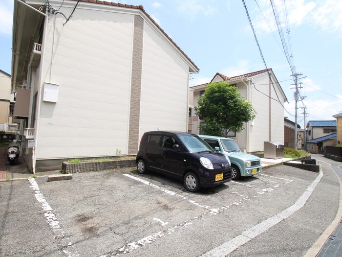 物件外観写真6　(駐車場)