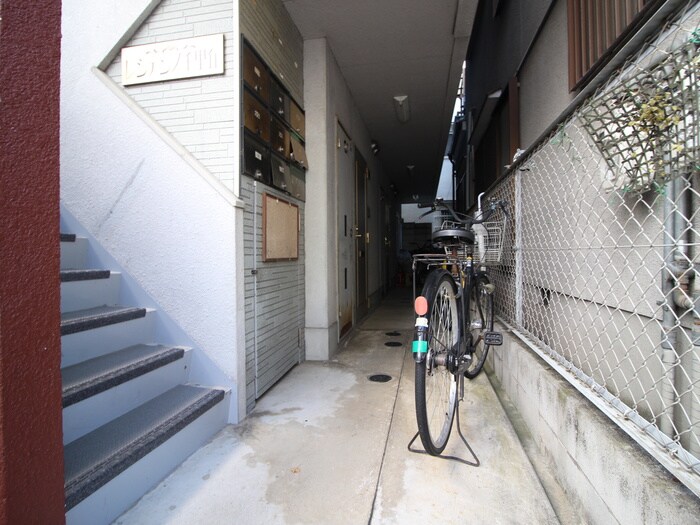 物件外観写真4　(エントランス部分)