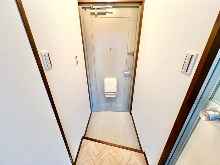 物件内観写真11　(玄関)