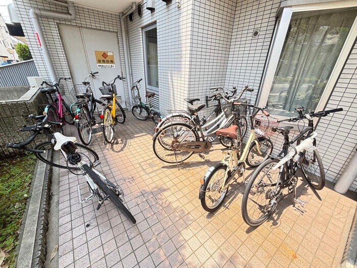 物件外観写真3　(駐輪場)