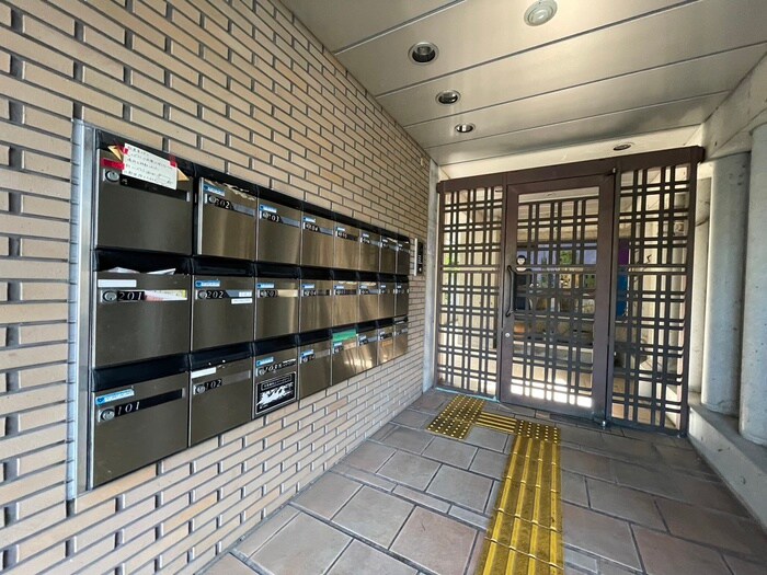 物件外観写真4　(エントランス部分)