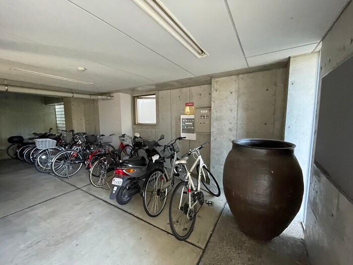 物件外観写真5　(駐輪場)