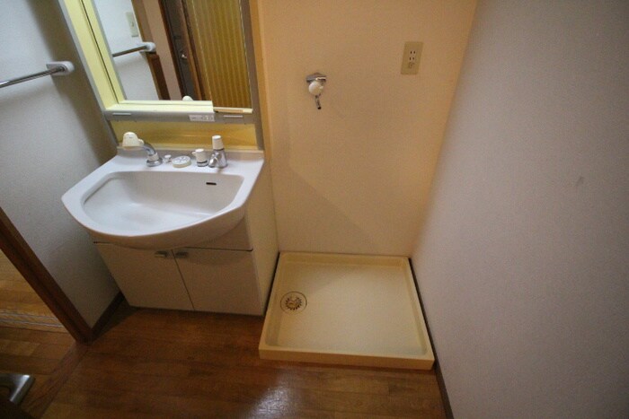 物件内観写真15　(洗濯機置場)