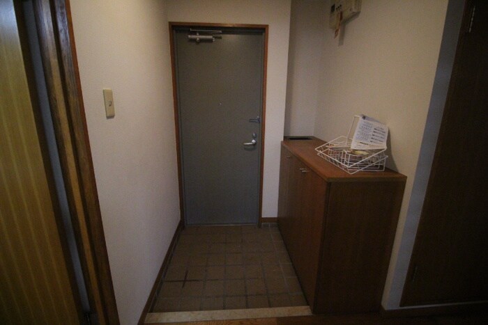 物件内観写真16　(玄関)