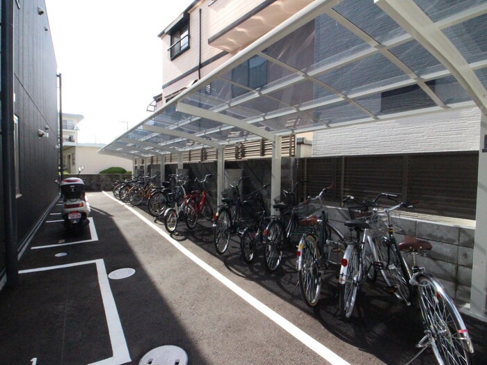 物件外観写真3　(駐輪場)