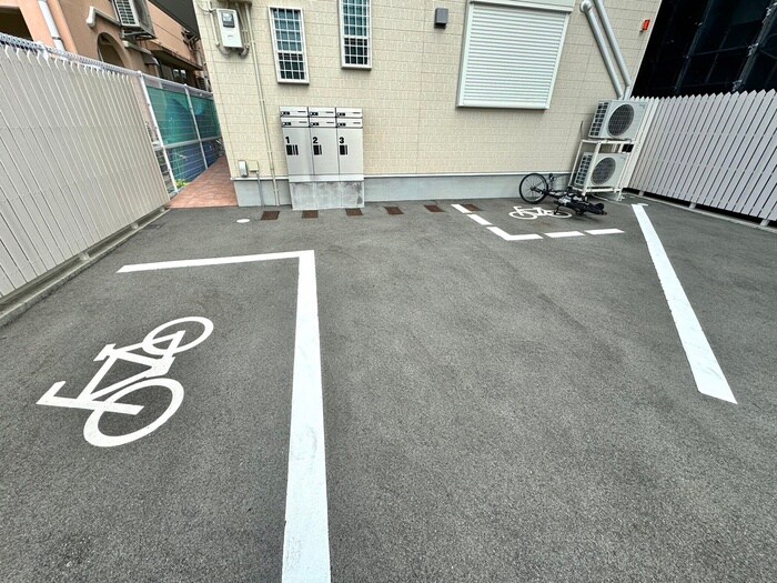 物件外観写真2　(駐輪場)