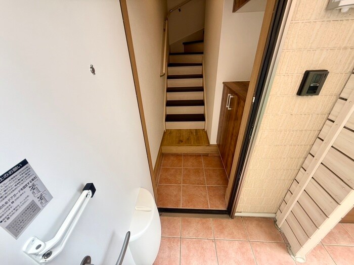 物件内観写真21　(玄関)