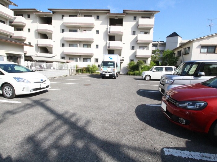物件外観写真3　(駐車場)