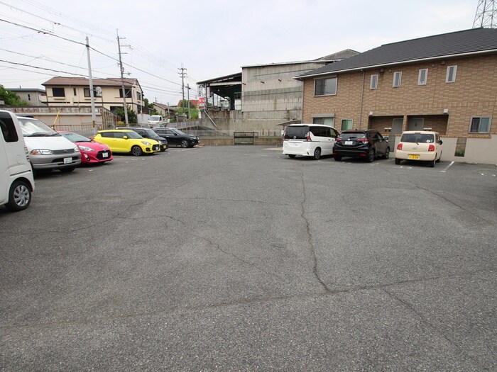 物件外観写真4　(駐車場)